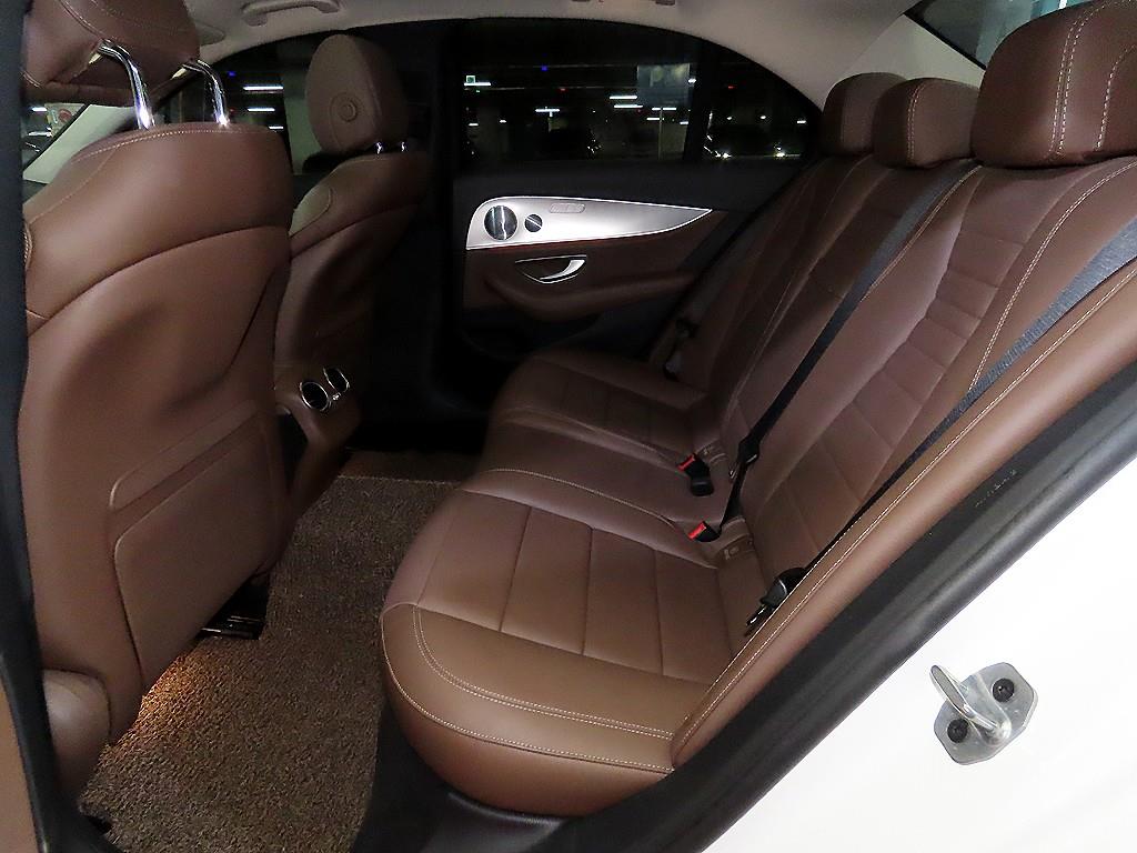 Mercedes Benz E class - Vista 7