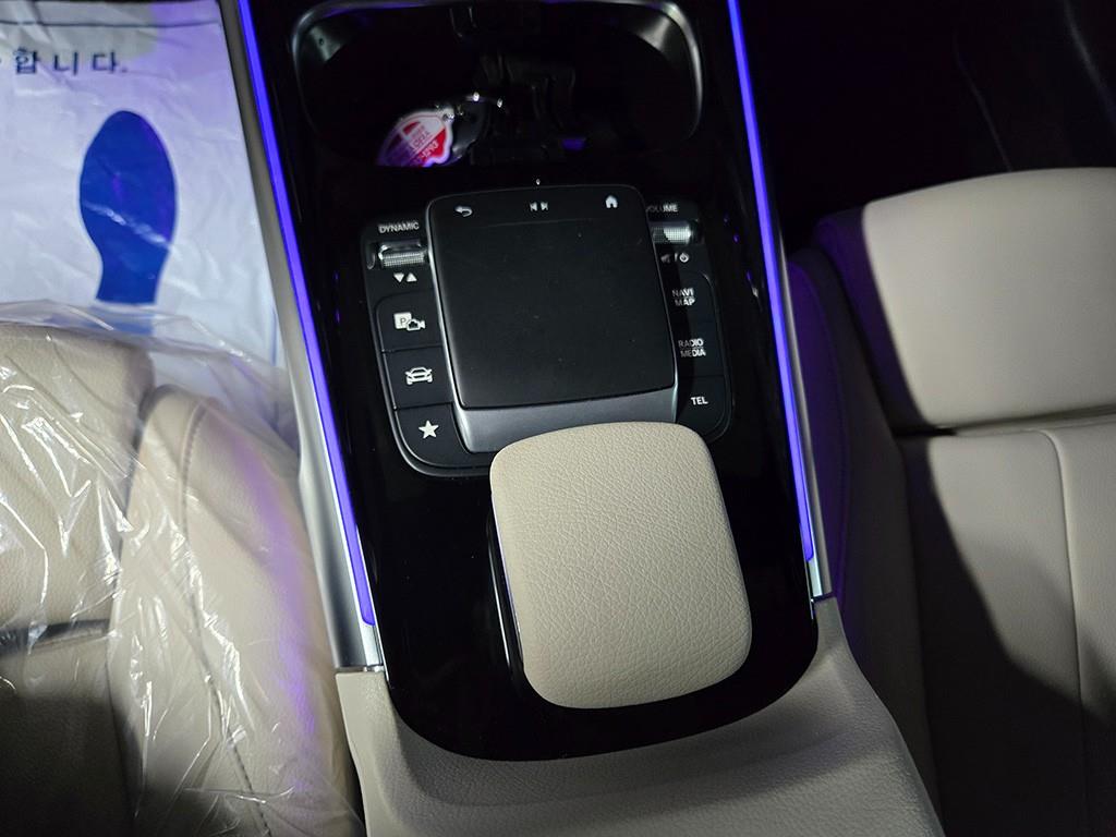 Mercedes Benz GLB Class - Vista 12