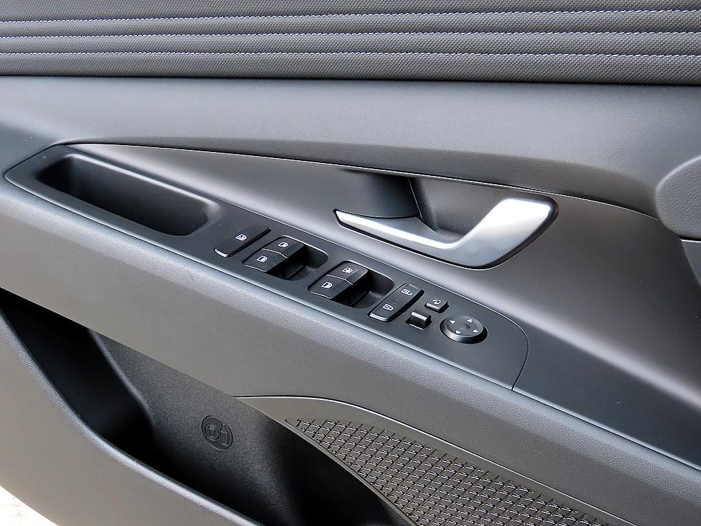 HYUNDAI Avante - Vista 11