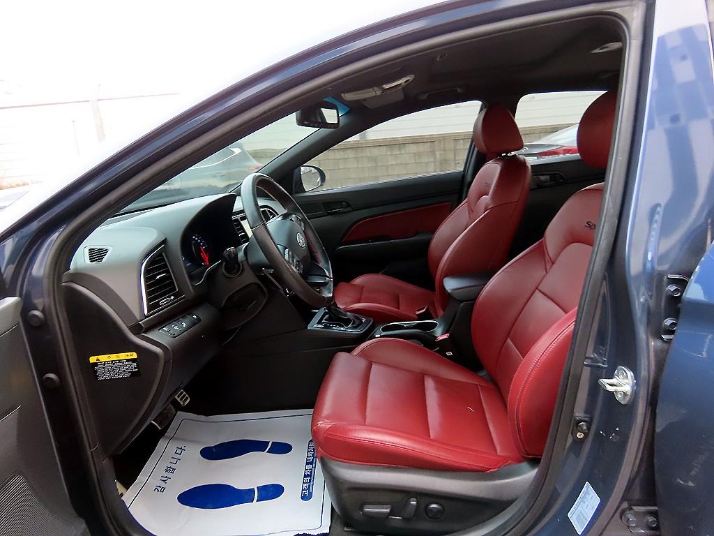 HYUNDAI Avante - Vista 5