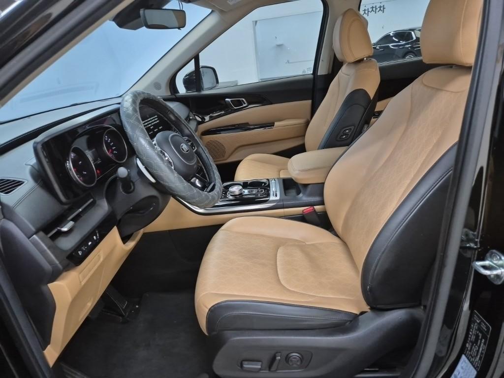 KIA Carnival - Vista 11