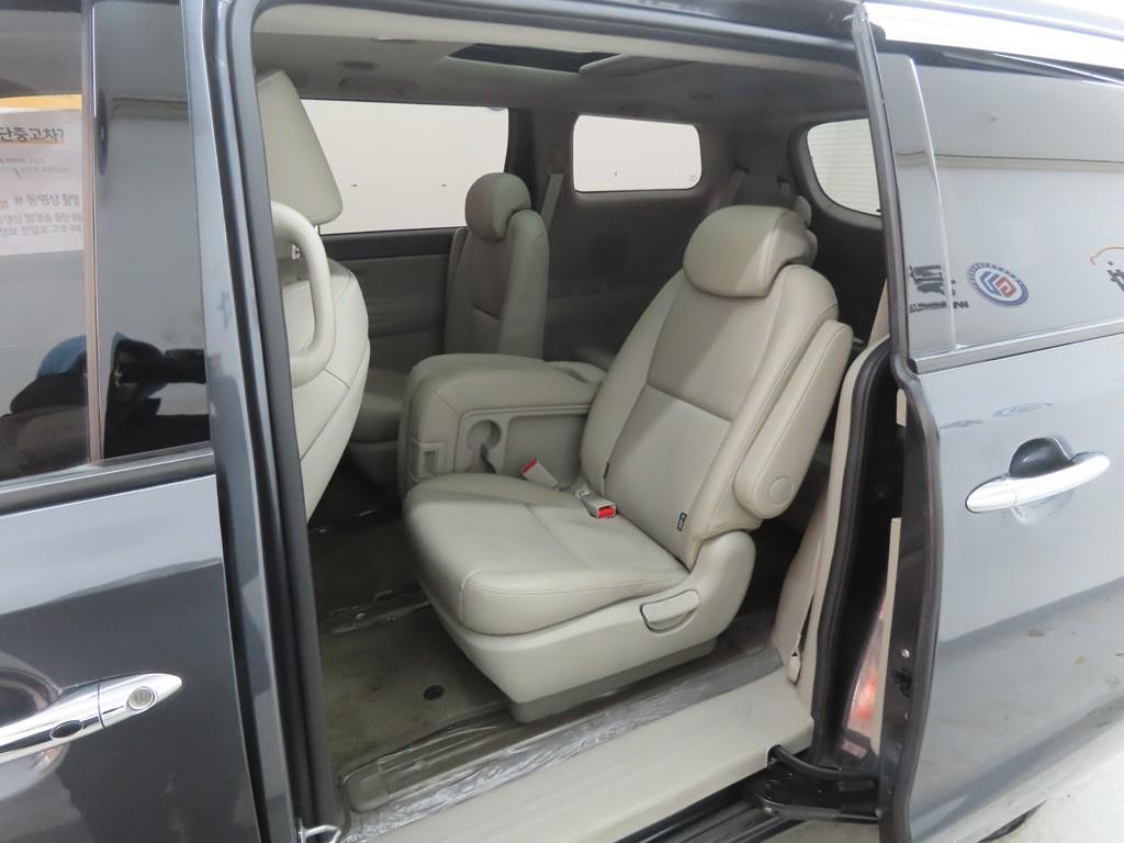 KIA Carnival - Vista 6