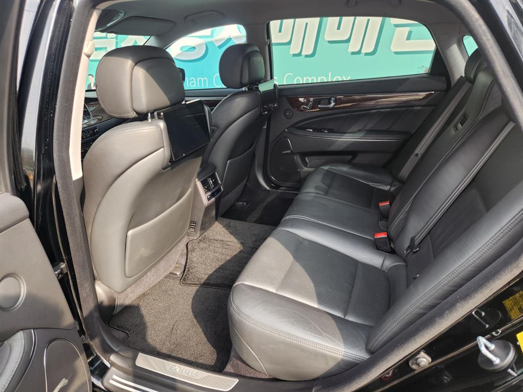 HYUNDAI Equus - Vista 8