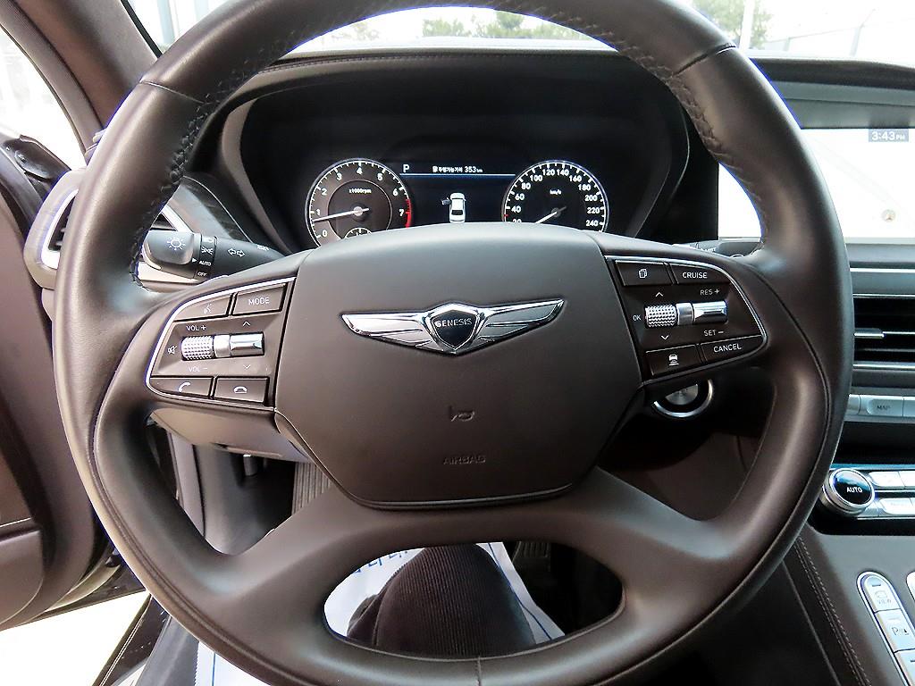 Genesis G90 - Vista 8