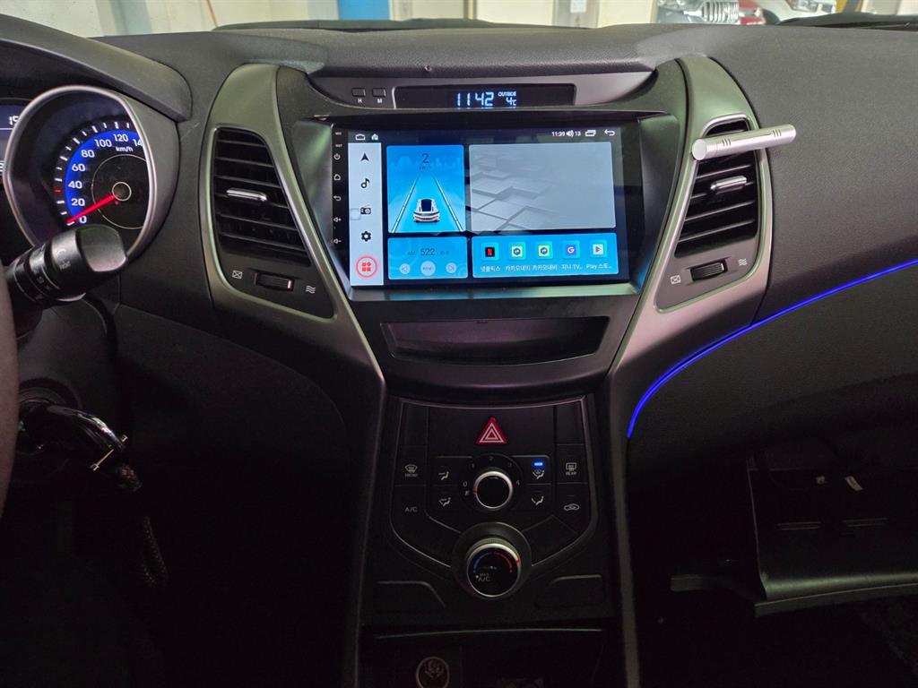 HYUNDAI Avante - Vista 11