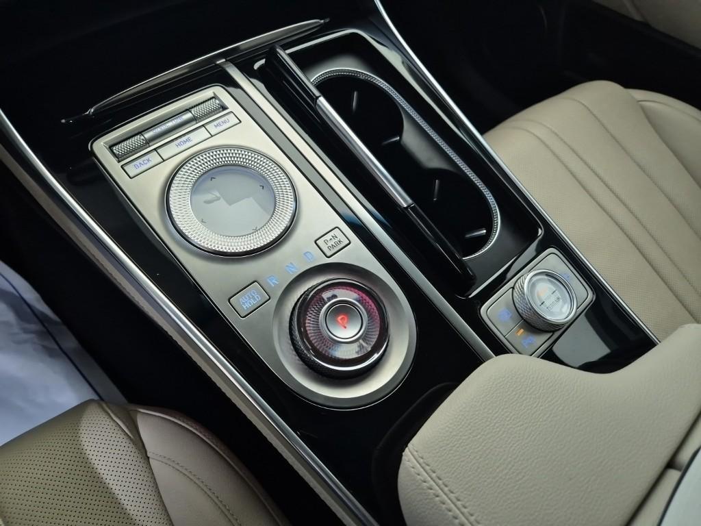 Genesis GV80 - Vista 8