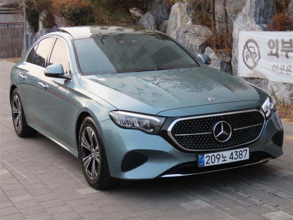 Mercedes Benz E class - Vista 3