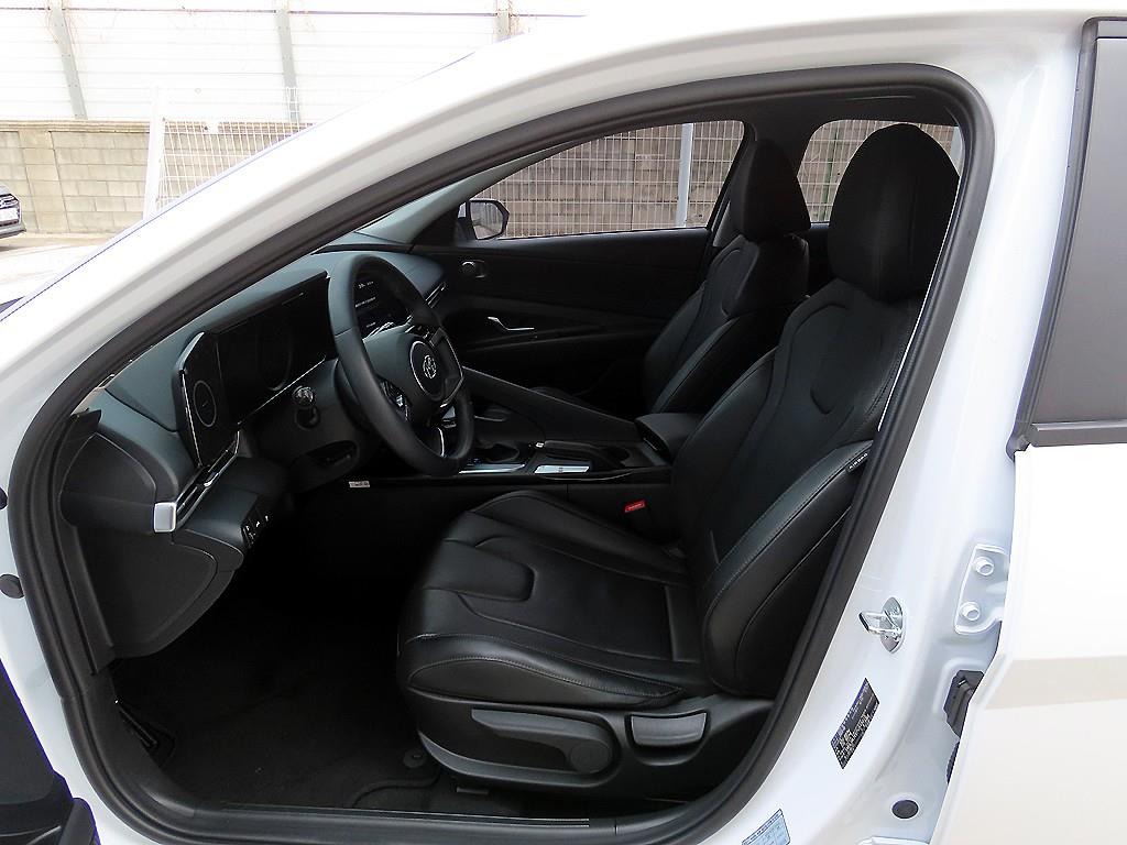 HYUNDAI Avante - Vista 5