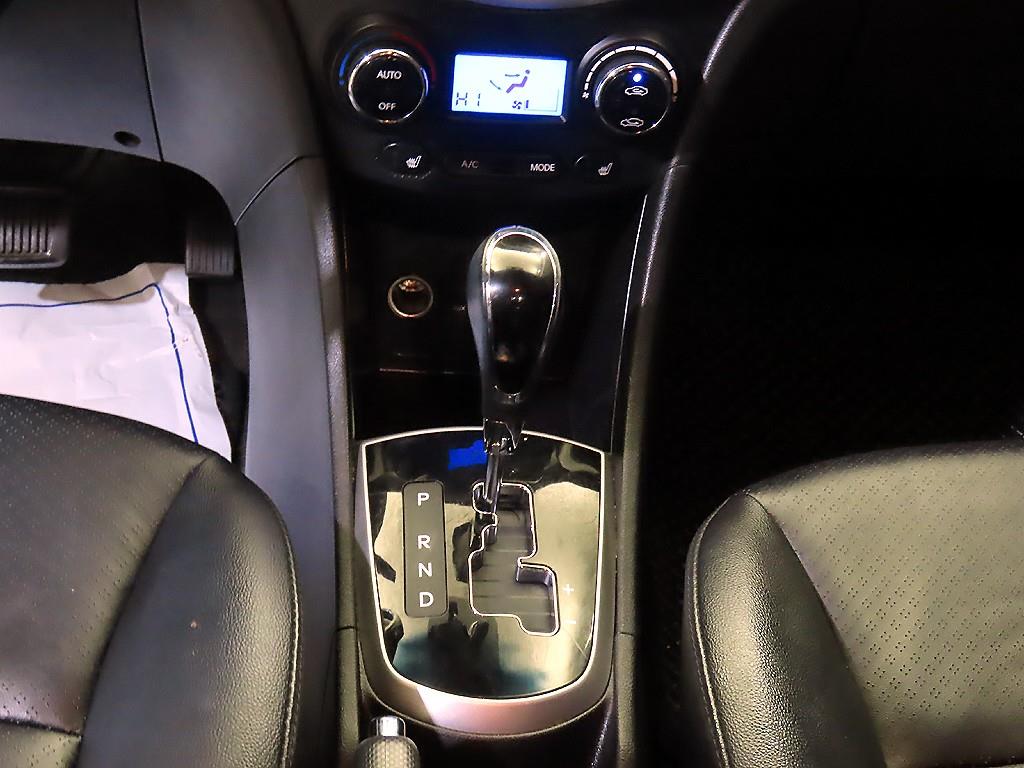 HYUNDAI Accent - Vista 12