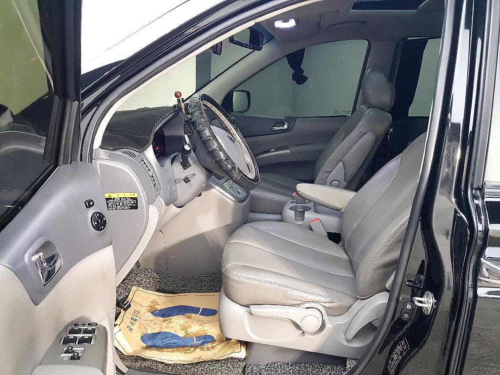 KIA Carnival - Vista 8