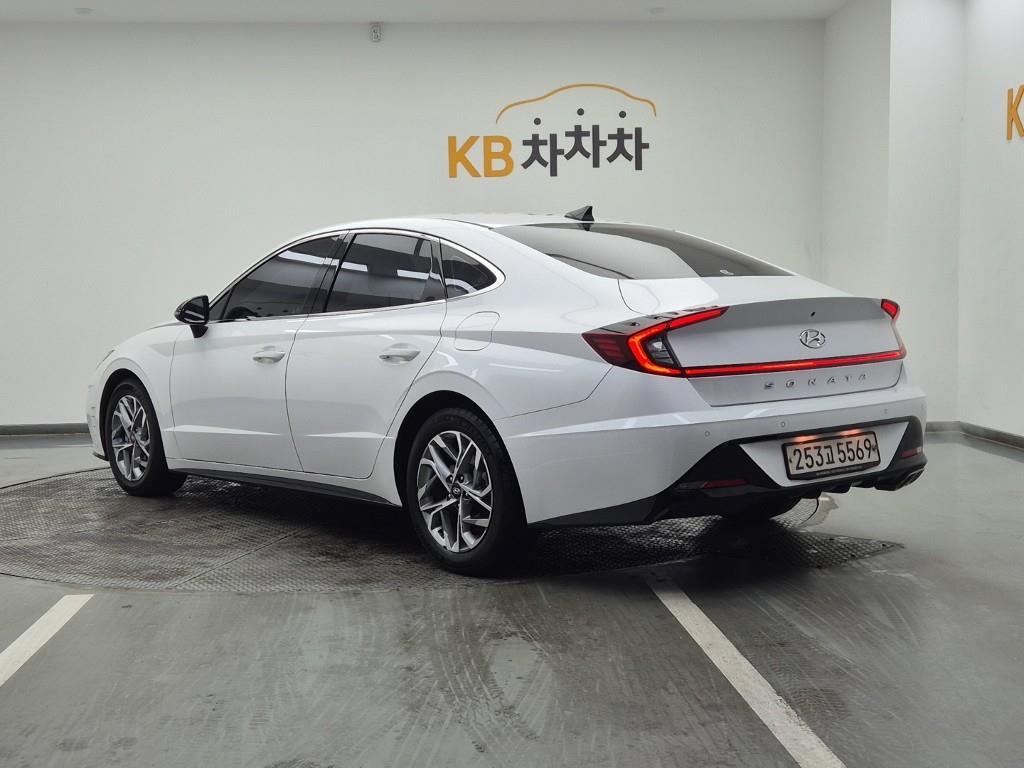 HYUNDAI Sonata - Vista 3