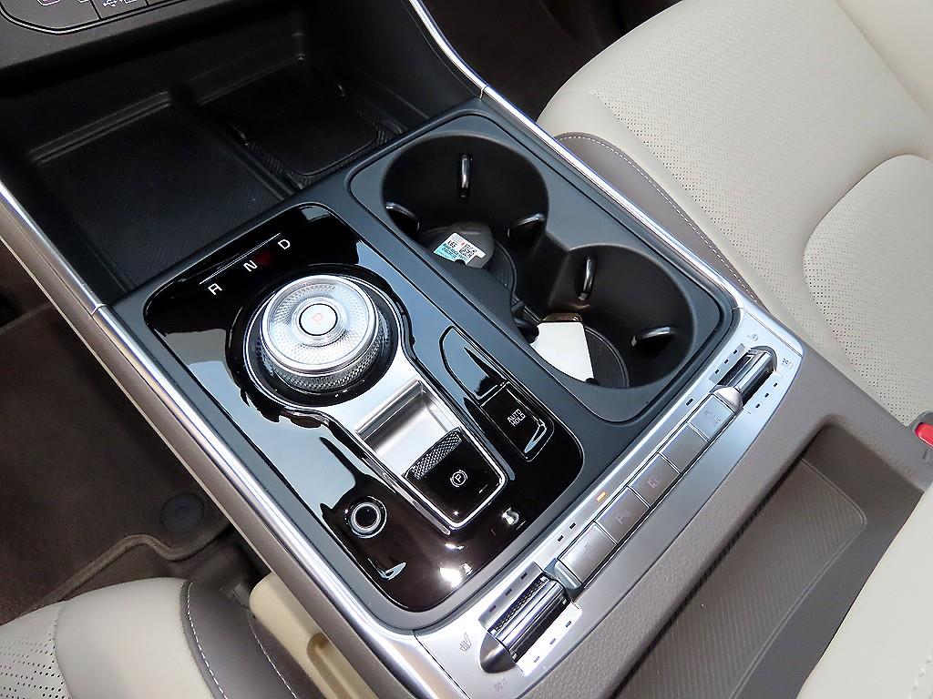 KIA Carnival - Vista 12