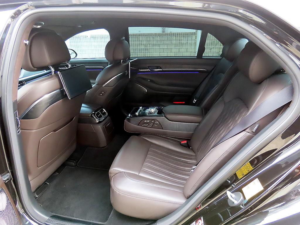 Genesis G90 - Vista 6