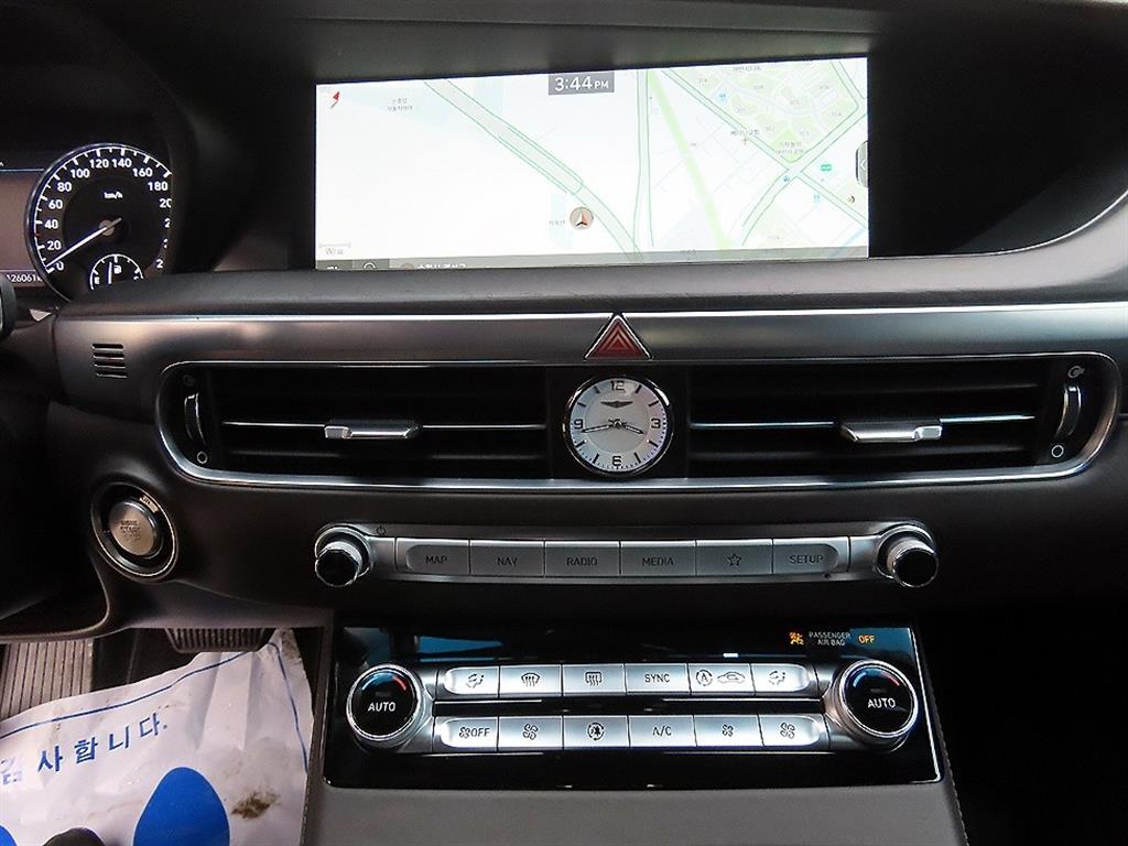 Genesis G90 - Vista 12