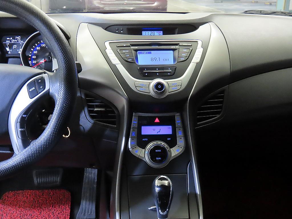 HYUNDAI Avante - Vista 11