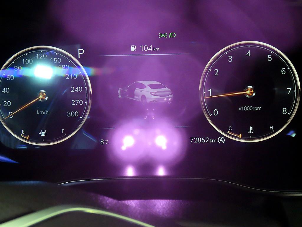 Genesis G70 - Vista 9