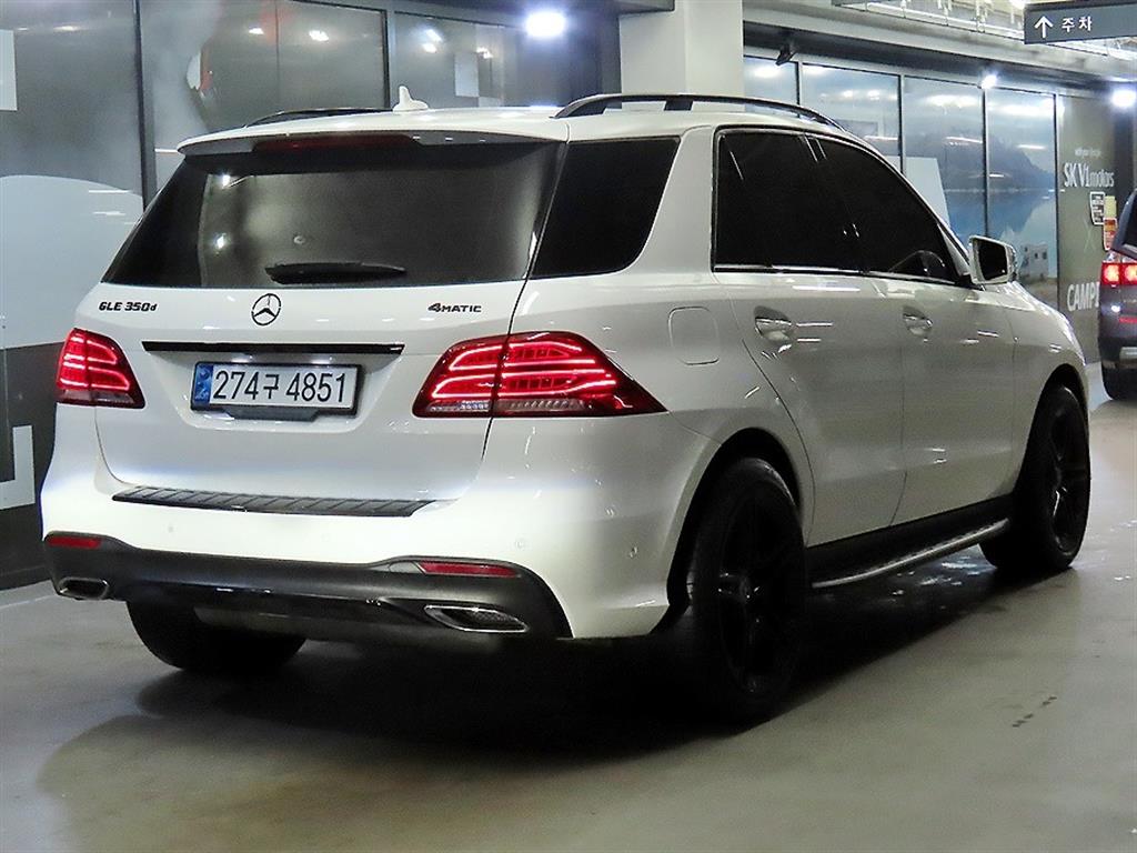 Mercedes Benz GLE Class - Vista 4