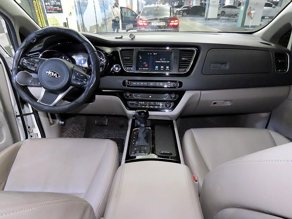 KIA Carnival - Vista 10