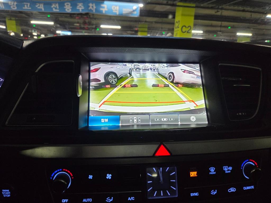 HYUNDAI Genesis - Vista 10