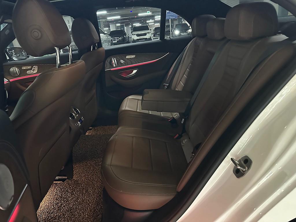 Mercedes Benz E class - Vista 6