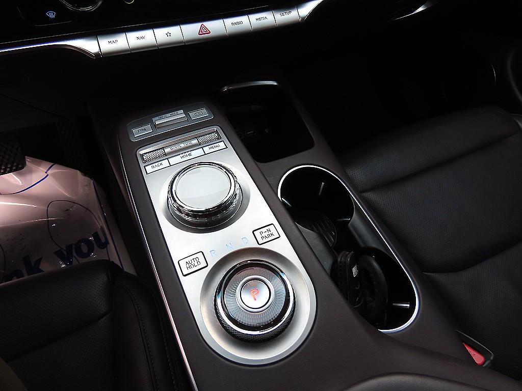 Genesis GV70 - Vista 10