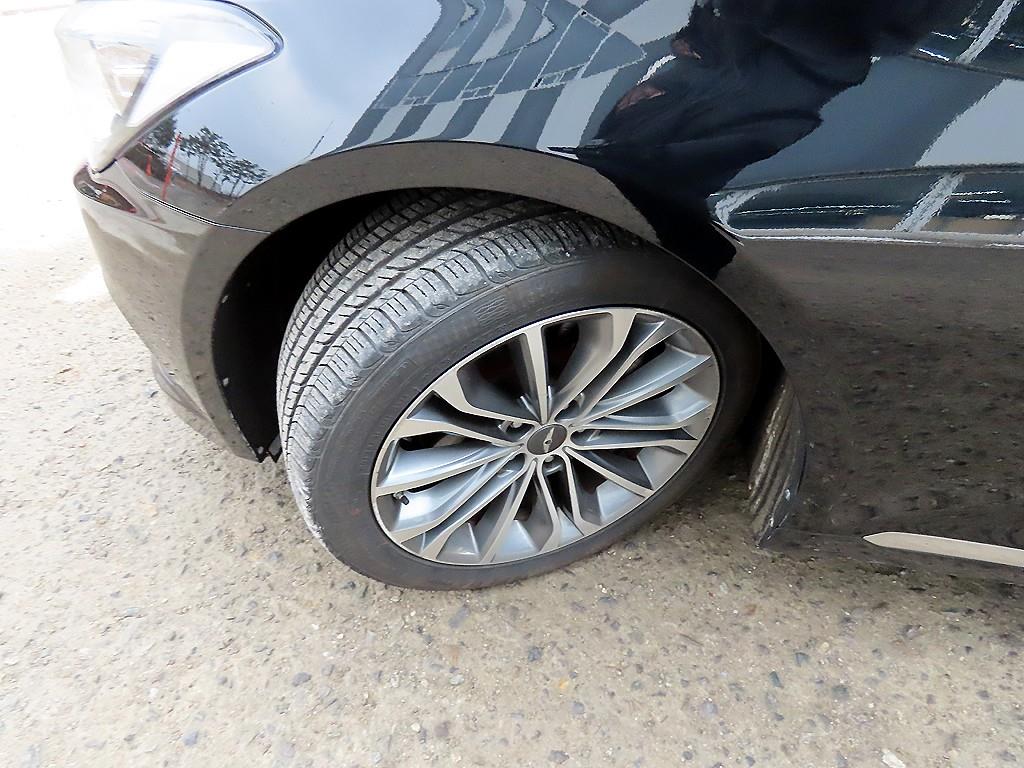 HYUNDAI Genesis - Vista 10