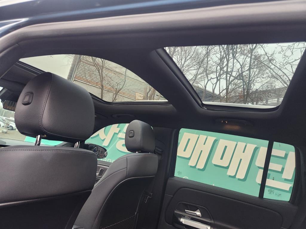 Mercedes Benz GLB Class - Vista 8