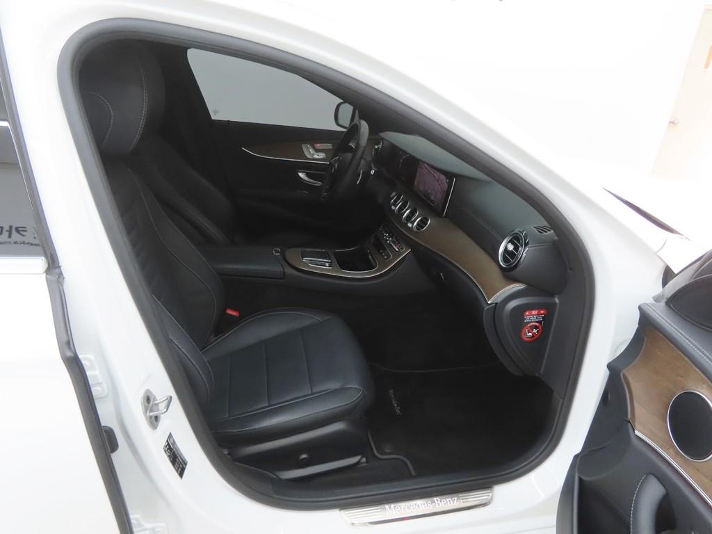 Mercedes Benz E class - Vista 8