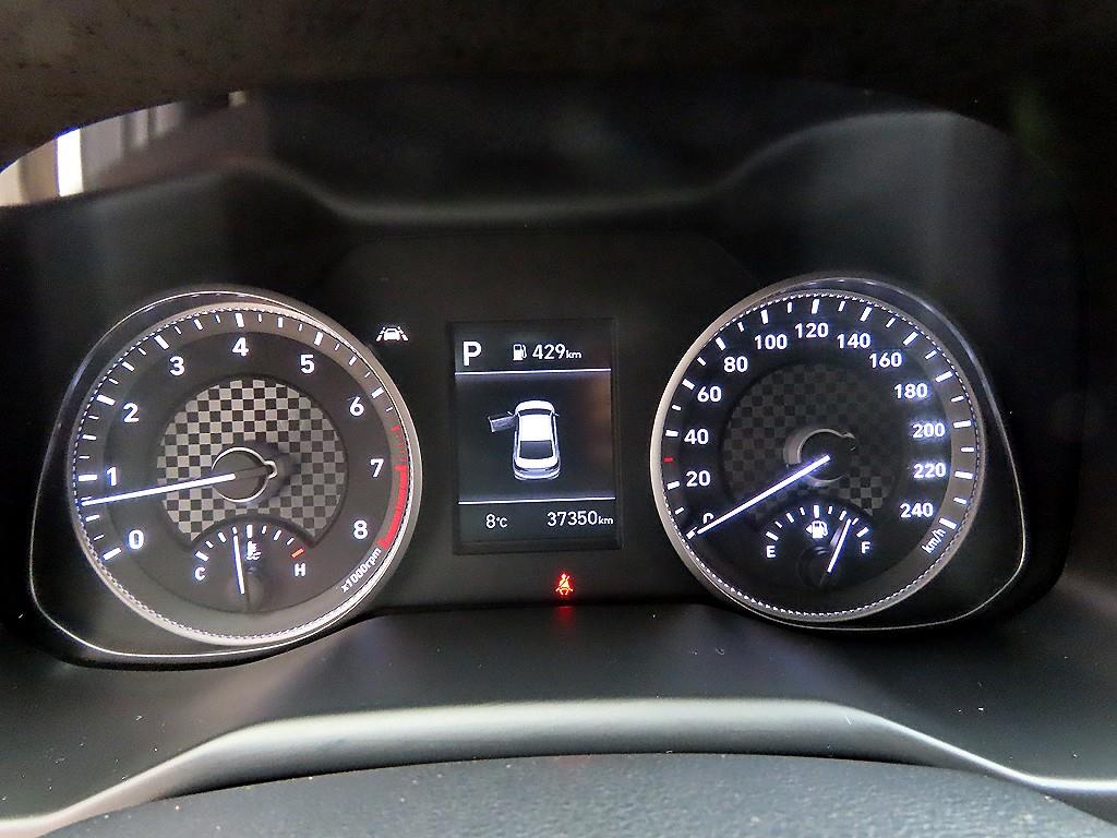 HYUNDAI Avante - Vista 9