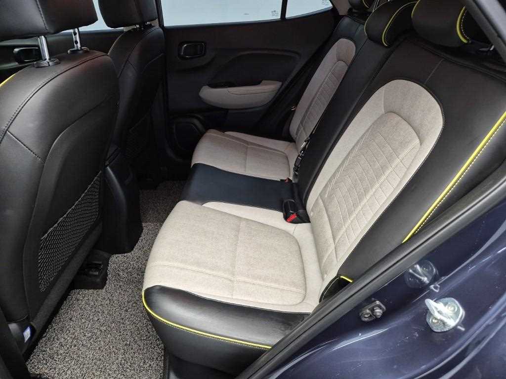 HYUNDAI Venue - Vista 12