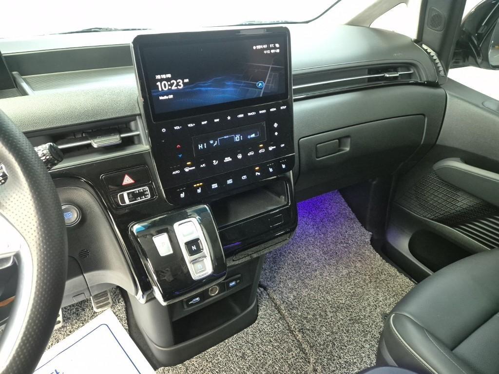 HYUNDAI Staria - Vista 10