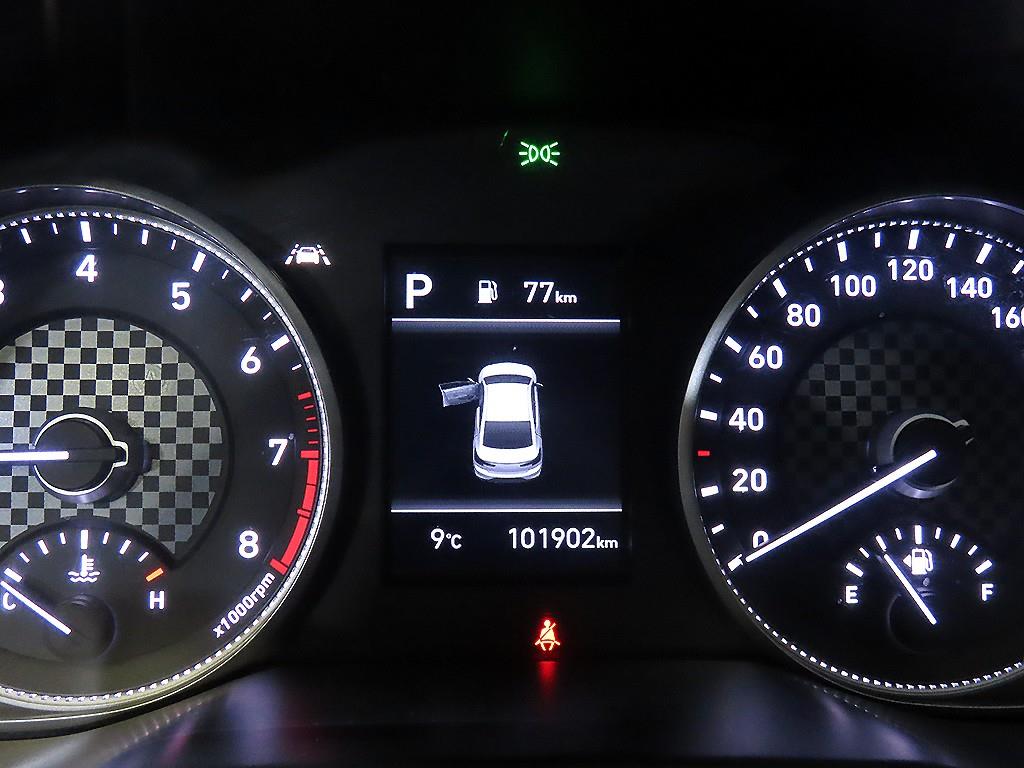 HYUNDAI Avante - Vista 9