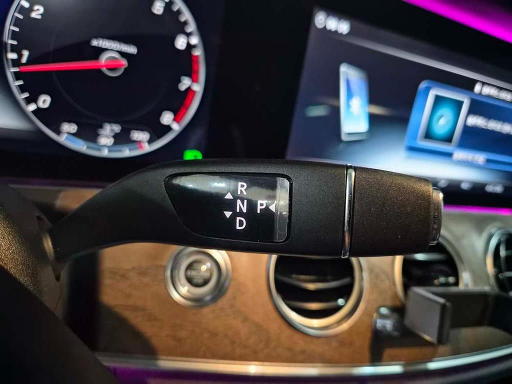 Mercedes Benz E class - Vista 11