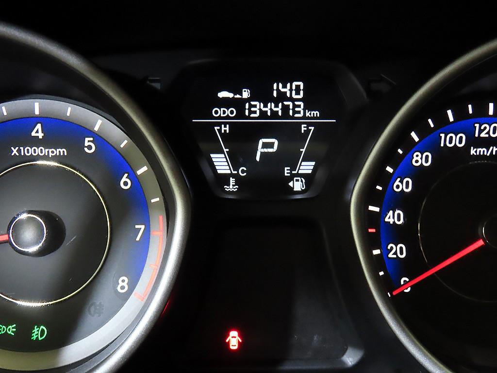 HYUNDAI Avante - Vista 9