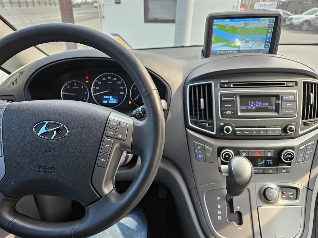 HYUNDAI Starex - Vista 7