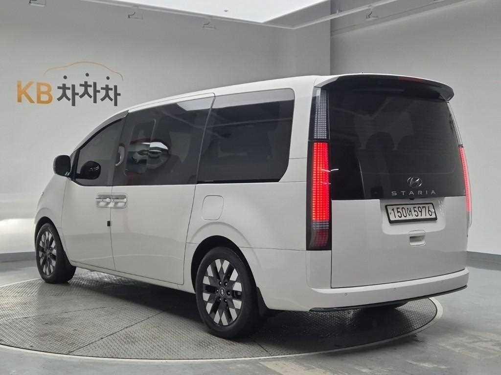 HYUNDAI Staria - Vista 2