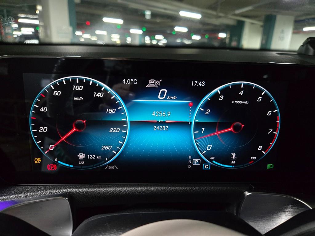 Mercedes Benz GLB Class - Vista 8