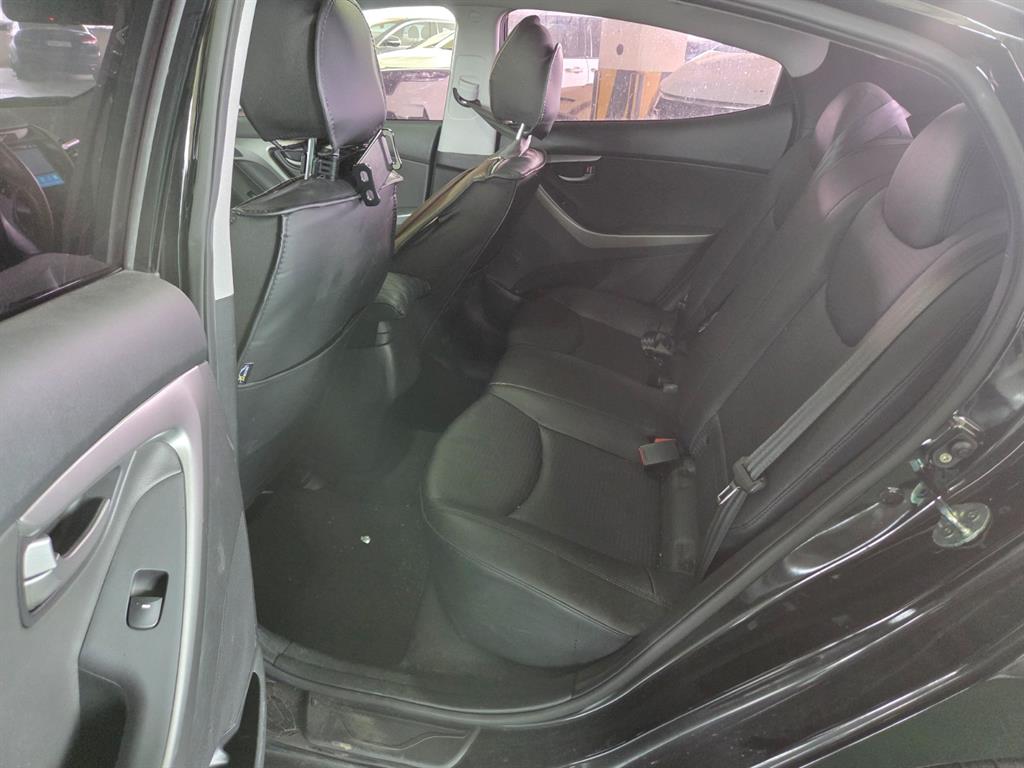 HYUNDAI Avante - Vista 7