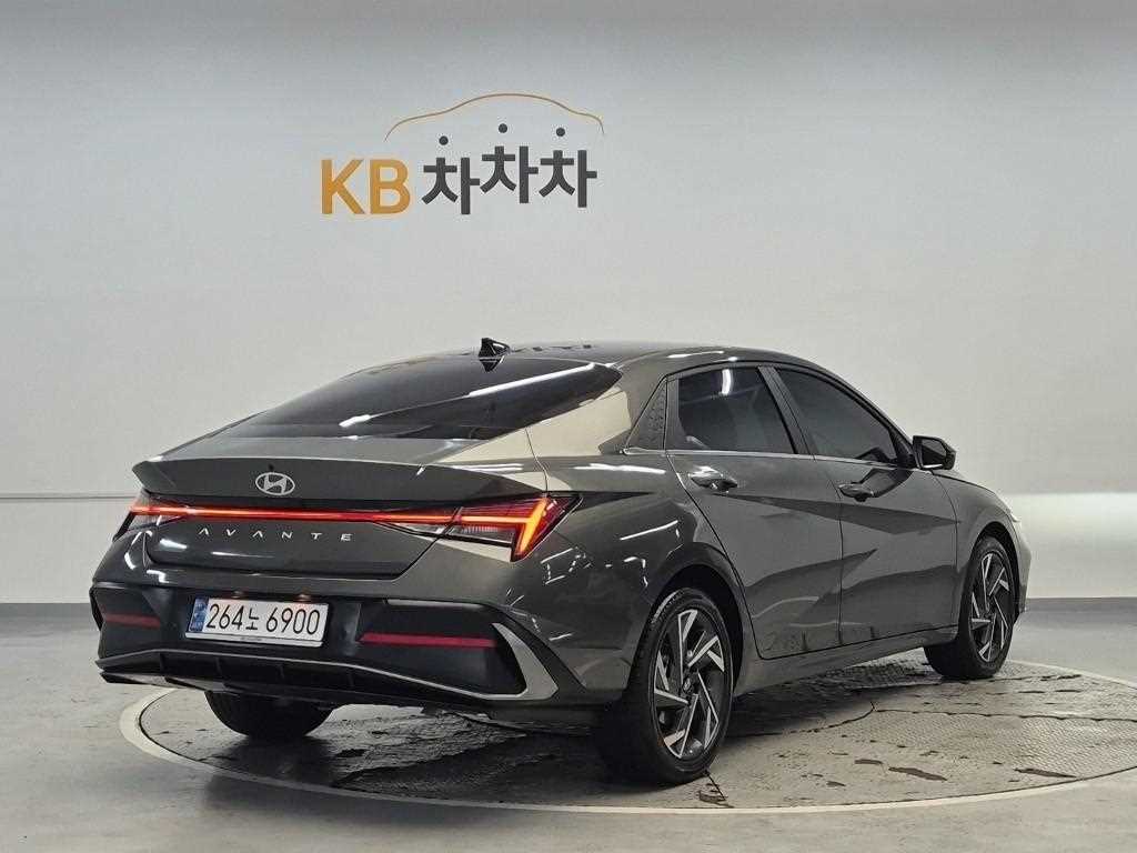HYUNDAI Avante - Vista 3