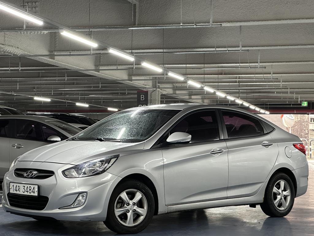 HYUNDAI Accent 2012 Plateado - Importación desde Corea - HF Imports Iquique - Foto 1