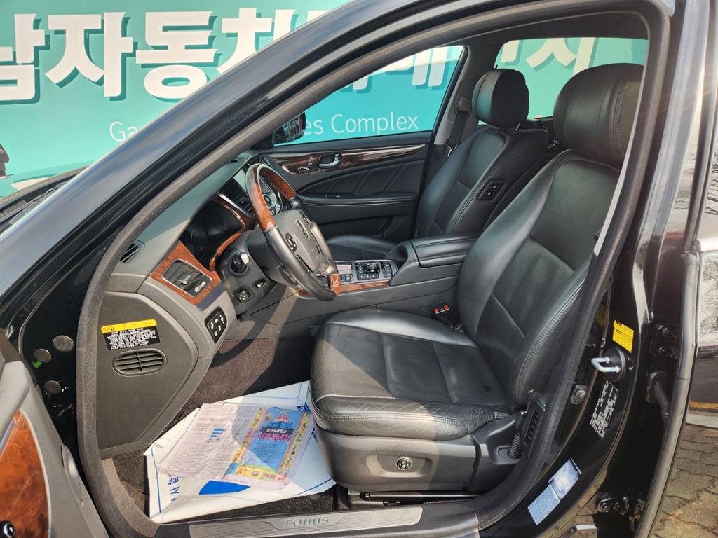 HYUNDAI Equus - Vista 10