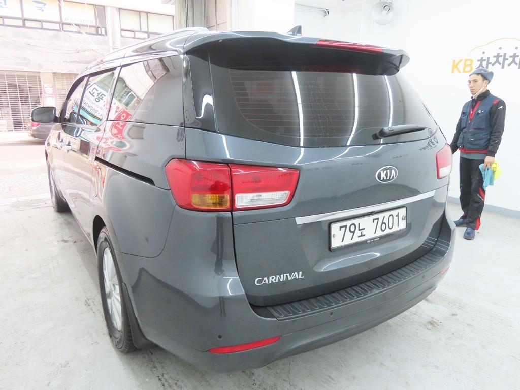 KIA Carnival - Vista 4