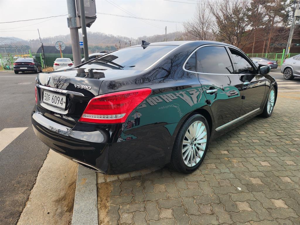 HYUNDAI Equus - Vista 3