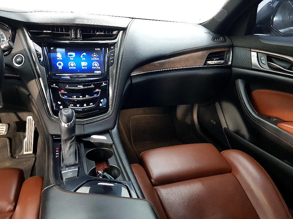 Cadillac CTS - Vista 10