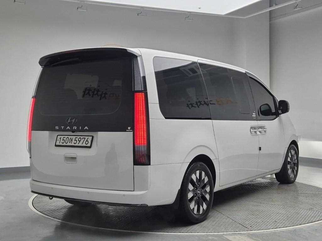 HYUNDAI Staria - Vista 3