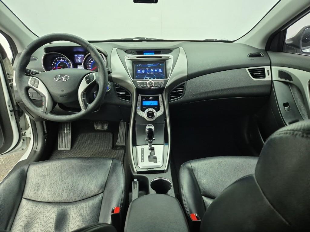 HYUNDAI Avante - Vista 5