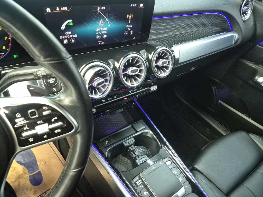 Mercedes Benz GLB Class - Vista 10