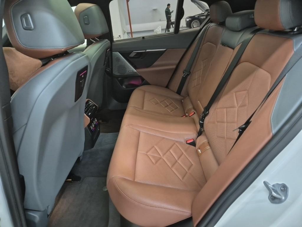 BMW 5 Series - Vista 12