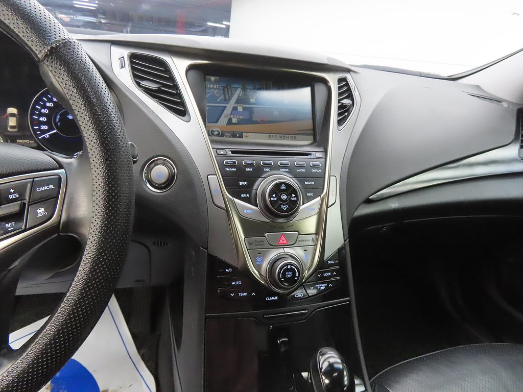 HYUNDAI Grandeur - Vista 10