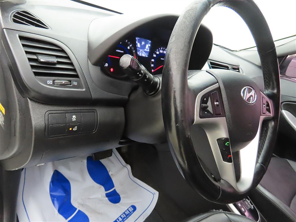 HYUNDAI Accent 2014 Plateado - Importación desde Corea - HF Imports Iquique - Foto 13